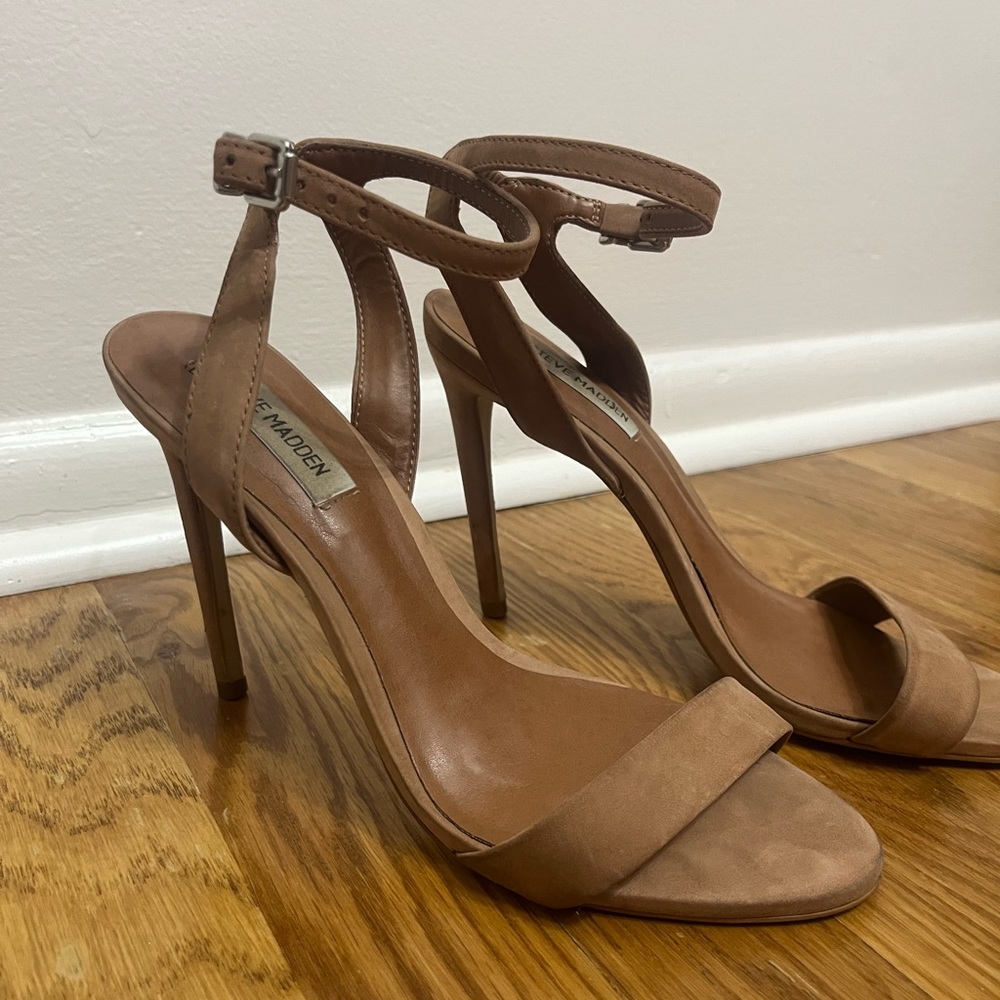 Gently used - Steve Madden - sandal heel with ankle strap - nude - size 8